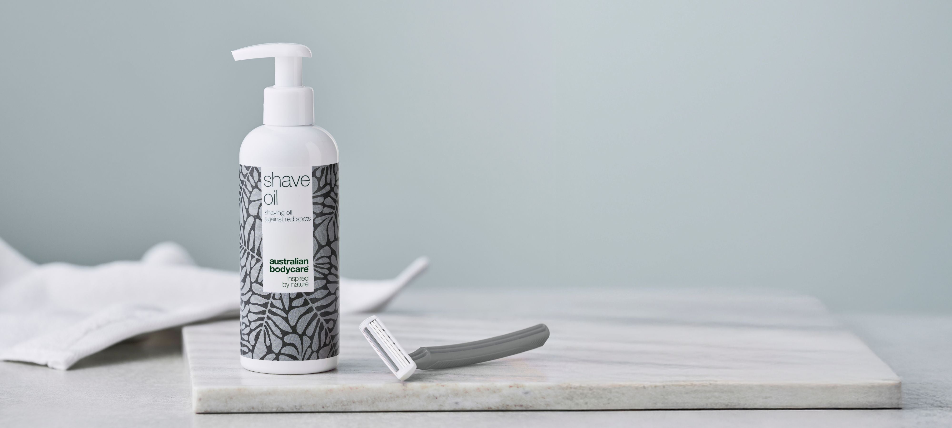 Rasage du corps sans bosses de rasoir, teigne de la barbe et poils incarnés