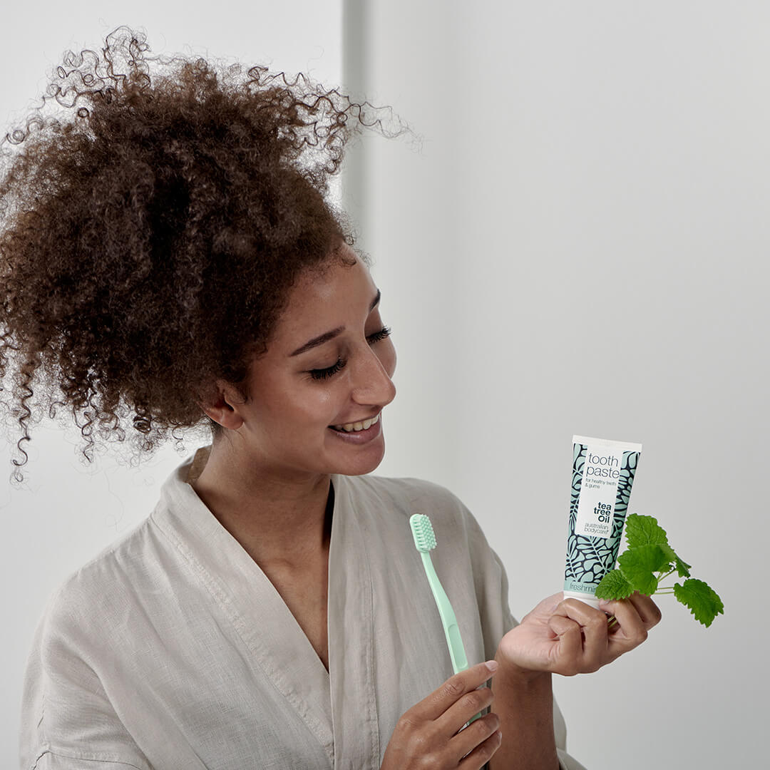 3 Dentifrice à l'huile de tea tree et menthe fraiche — Pour le traitement quotidien des maladies parodontales, des mycoses et de la gingivite