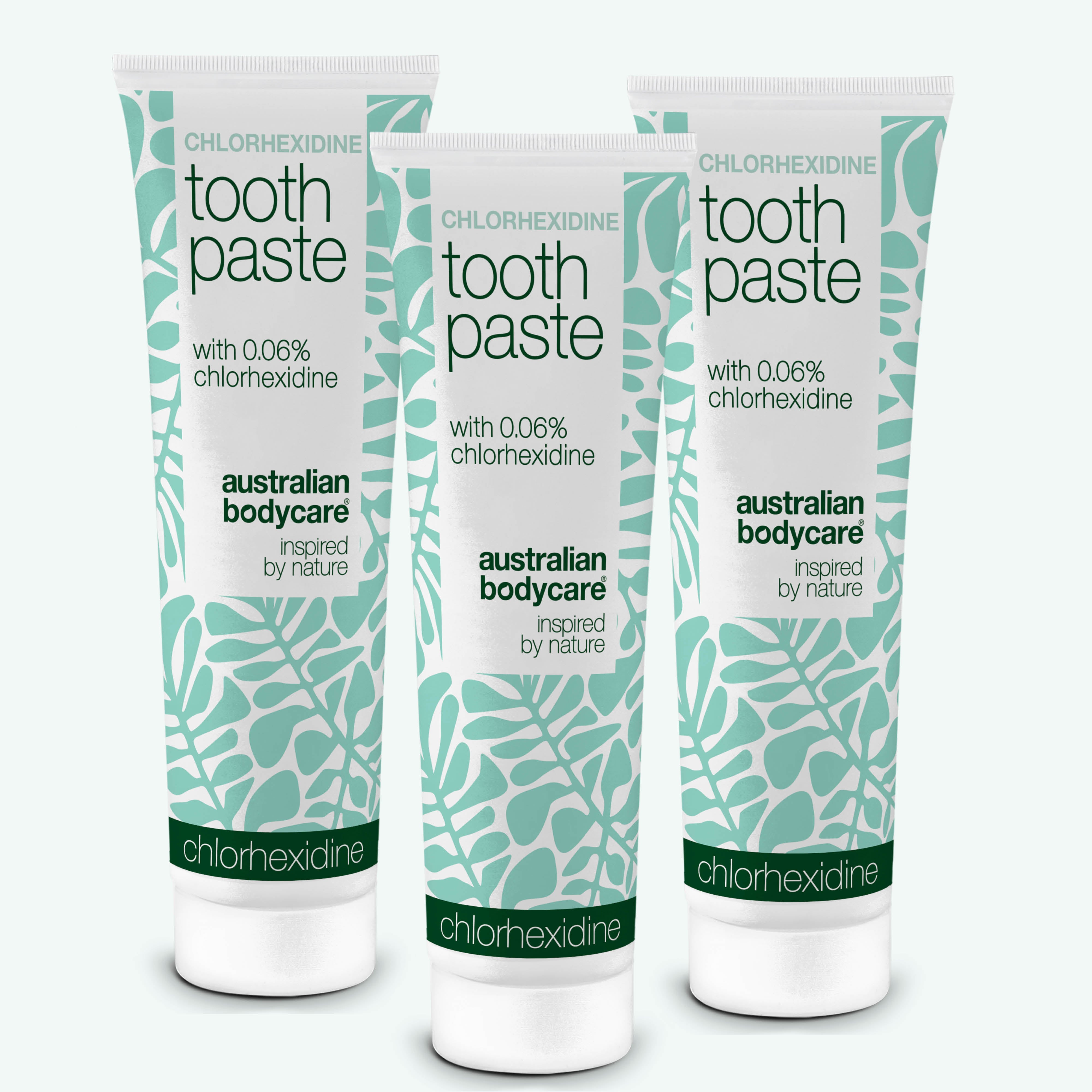 Trois tubes de dentifrice Australian Bodycare Chlorhexidine à 0,06 % de chlorhexidine sur fond blanc. Lot de 3.