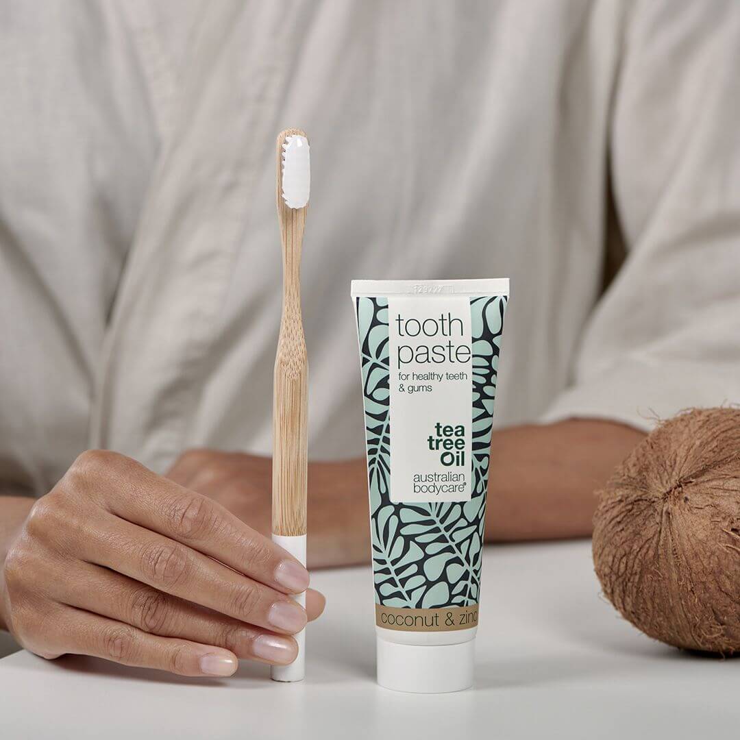 3 Dentifrice à l'huile de tea tree, noix de coco et zinc — Pour le traitement quotidien des maladies parodontales, des mycoses et de la gingivite