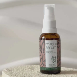 Sérum visage pré-âge pour prévenir les rides et ridules — Sérum visage à base d'acide hyaluronique, de peptides et de caféine pour prévenir les signes du vieillissement