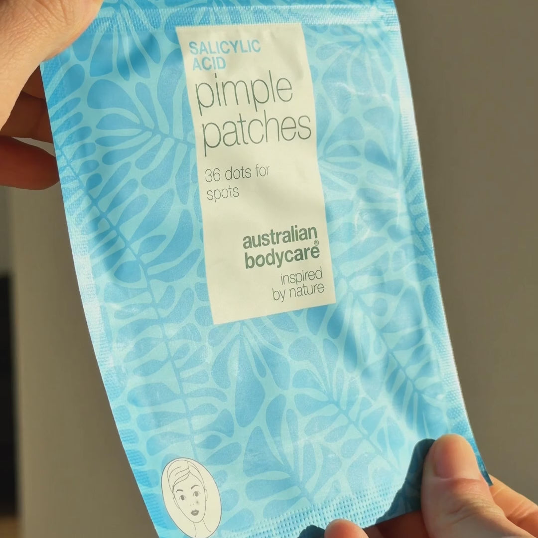 Patchs boutons à l'acide salicylique contre les imperfections et la peau irritée. Contient acide salicylique, Camellia Sinensis et acide hyaluronique.