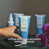 Vidéo : le spray After Shave, le Pre-shave Scrub, la lotion Ingrown Hair et le Shave Gel posés sur une table près d’un rasoir et d’une orchidée, avec le texte « lotion anti-poils incarnés après le rasage ». Lotion Après-Rasage à l’Acide Salicylique d’Australian Bodycare.