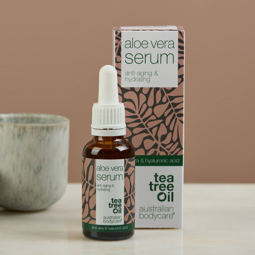 Sérum hydratant visage à l’Aloe Vera, vitamines C E F et huile de tea tree — Sérum anti-rides hydratant à l'Aloe Vera, à l'huile de tea tree et à l'acide hyaluronique pour les peaux sèches