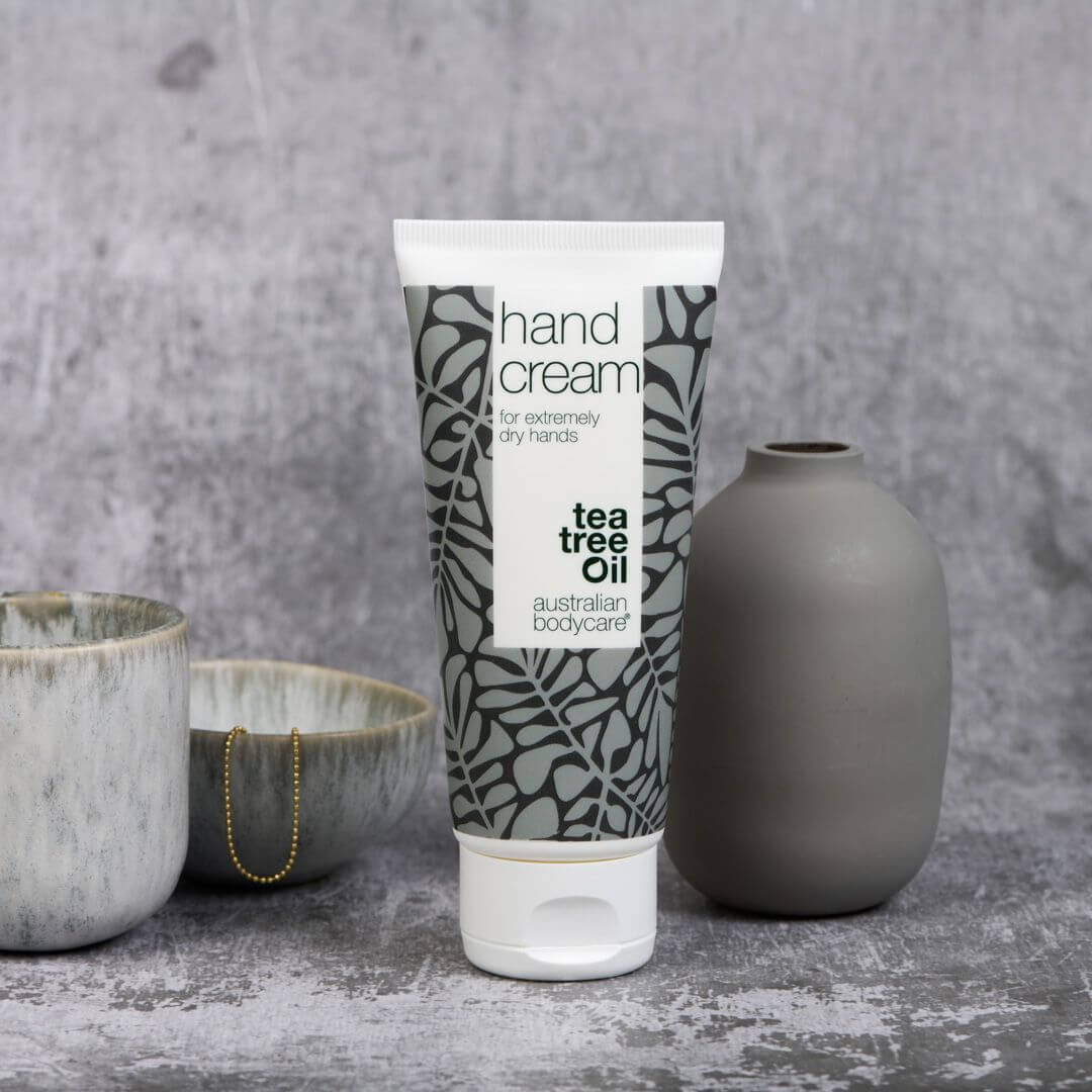 Crème pour les mains sèches et craquelées à l'huile de tea tree — Soin quotidien pour la peau sèche, fissurée et qui démange sur les mains