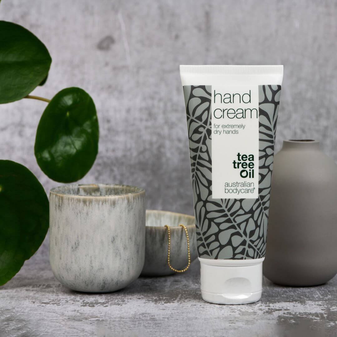 Crème pour les mains sèches et craquelées à l'huile de tea tree — Soin quotidien pour la peau sèche, fissurée et qui démange sur les mains