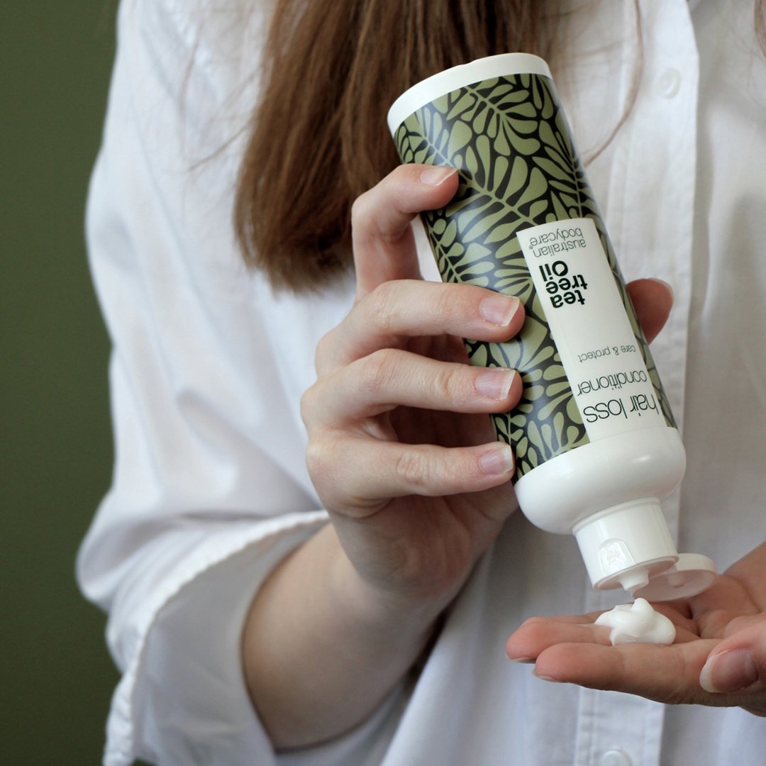 Après shampooing à l'huile de tea tree pour cheveux fins et clairsemés — Après shampooing au Capilia Longa pour la perte de cheveux et les cheveux clairsemés 